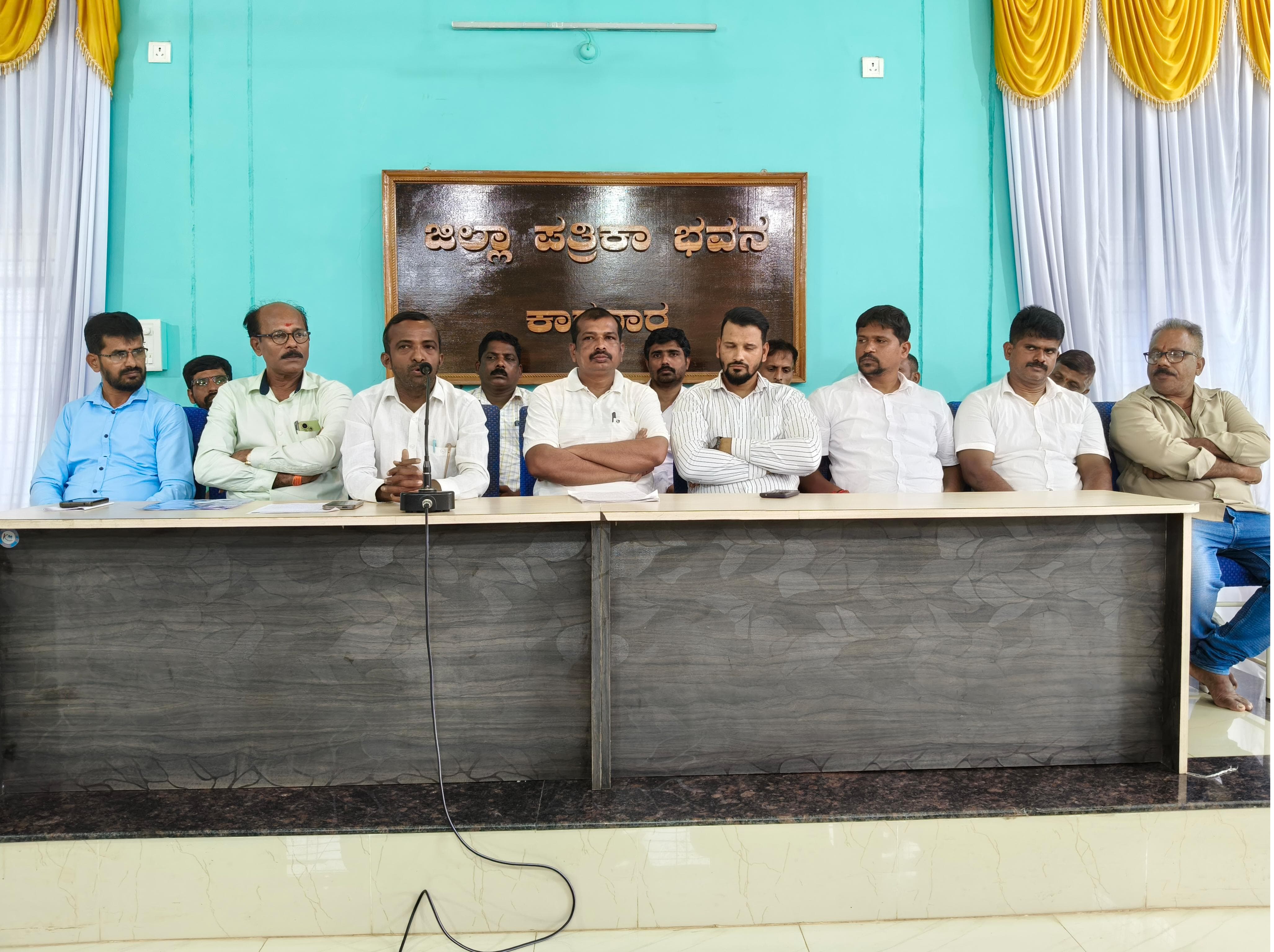 ಸಮಸ್ಯೆ ಬಗೆಹರಿಸದ ಜನಪ್ರತಿನಿಧಿಗಳ ವಿರುದ್ಧ ಕಪ್ಪುಪಟ್ಟಿ ಪ್ರತಿಭಟನೆ,